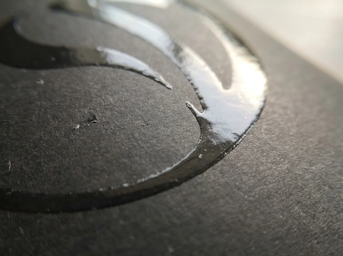 A glossy spot UV highlight on a matte label