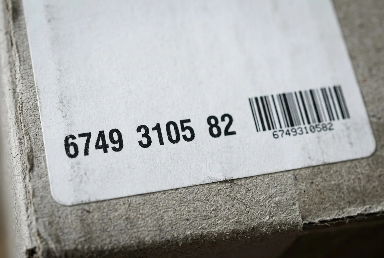 Serialized track-and-trace labels with a unique code per unit